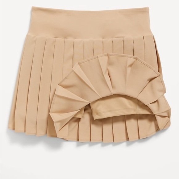 Old Navy High-Waisted Pleated
Performance Skort - Picture 4 of 14